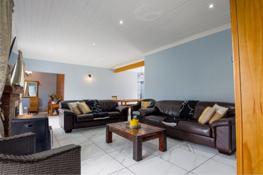To Let 4 Bedroom Property for Rent in Monte Vista Western Cape